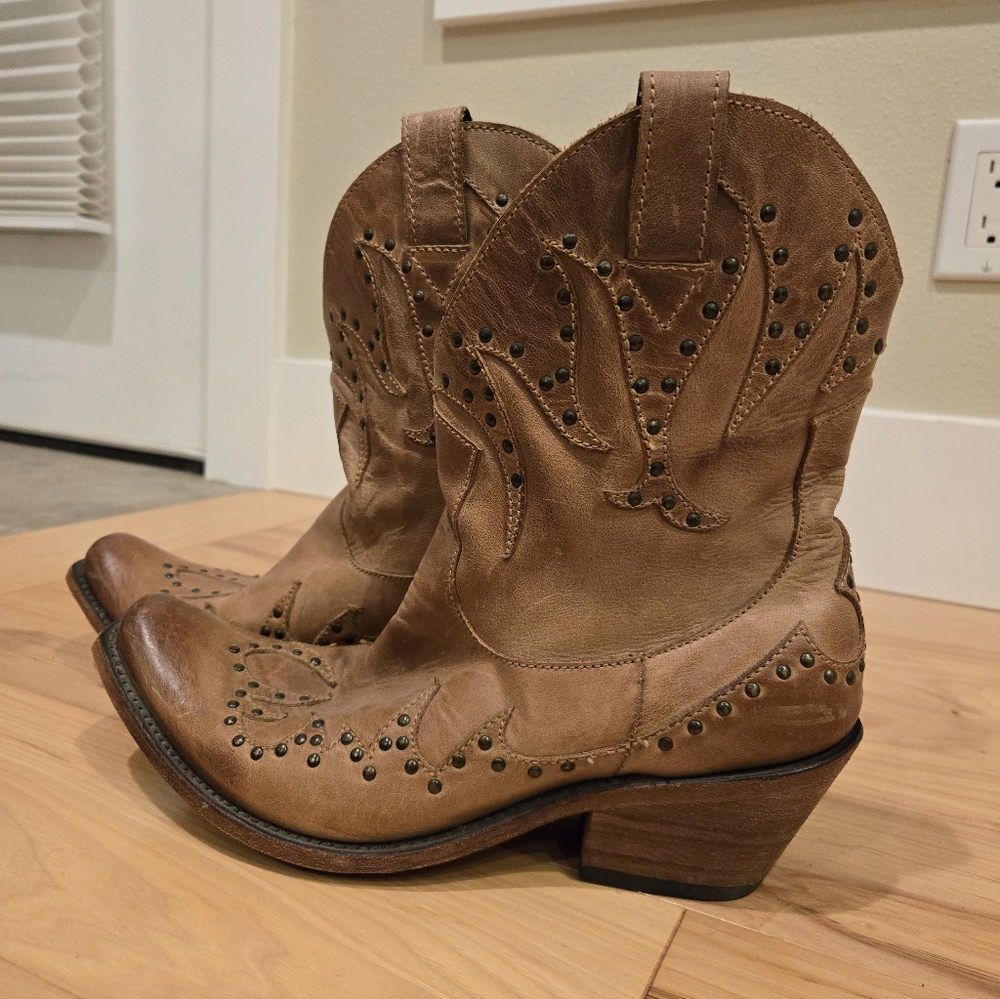 Liberty Black Tan Studded Leather Western Boots Women's Size 9.5